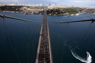 イスタンブールマラソン　ボスポラス海峡を渡って駆け抜ける/イメージ