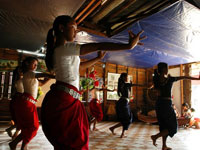 オンラインでカンボジア伝統アプサラダンス教室