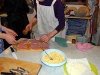イタリア旅行　【フィレンツェで思い出プライベート・プチレッスン】マンマの自宅で真の家庭料理を体験　イタリア家庭料理教室（午前、日本語アシスタント）