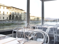 イタリア旅行　【ミールクーポン】アルノ川沿い絶好ロケーションレストラン GOLDEN VIEW