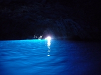 イタリア旅行　混載ツアー　カプリ島1日観光～幻想的な青の洞窟～（終日、日本語ガイド、昼食付）