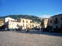 イタリア旅行　【プライベートツアー】パラッツオ・アドリアーノとコルレオーネ村（終日、ガイドなし）