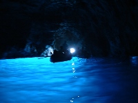 イタリア旅行　カプリ島1日観光　～幻想的な青の洞窟～