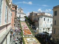 イタリア旅行　ジェンツァーノ花祭り（インフィオラータ）見学ツアー【5月29日（日）限定】（午前、日本語アシスタント）