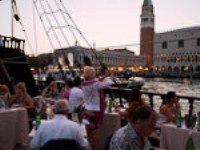 イタリア旅行　海賊気分を味わう　ガレオン船でのヴェネツィア　ディナークルーズ（ガイドなし、夕食付）