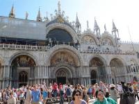 イタリア旅行　ベネチア午前半日観光ツアー　サン・マルコ寺院とドゥカーレ宮殿入場見学付（午前、日本語ガイド）