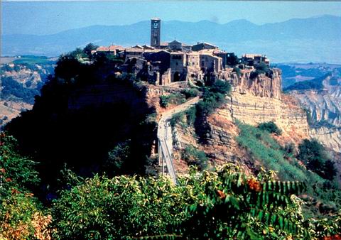 イタリア旅行ツアー　チビタ・ディ・バニョレッジョ　ローマ・フィレンツェと中世の街