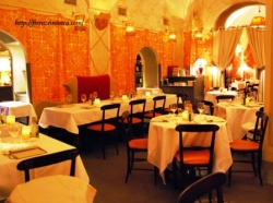 イタリア　フィレンツェ　ヴェッキオ宮殿を望むレストラン「フレスコバルディ」