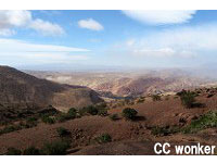 モロッコ旅行　アトラス山脈を望むイムリル渓谷１日観光